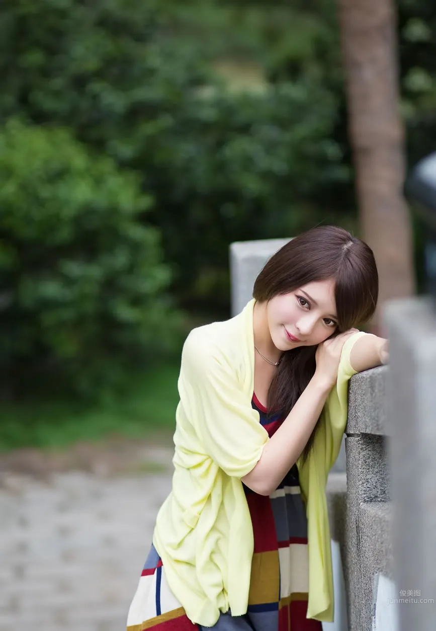 超跑女神大眼正妹张齐郡JULIE踏青外拍_3