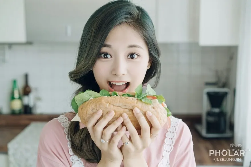 周子瑜- 《TWICE》周子瑜17歲了！青春寫真美圖賞 12