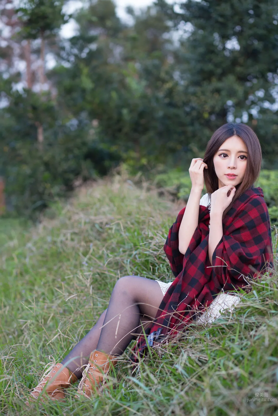 超跑女神大眼正妹张齐郡JULIE踏青外拍_0