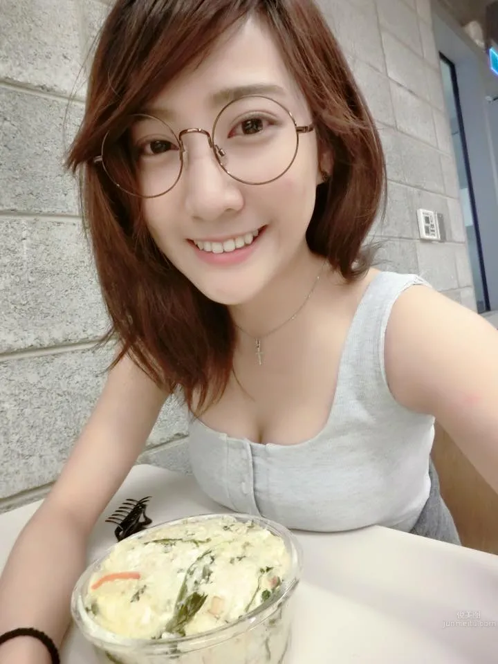 鄭詩璇- 超正實踐畢業季表特月曆美女 19