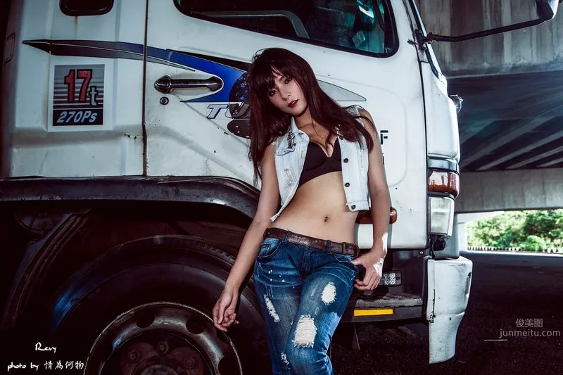 林思嘉Revy- 好美豔的高挑性感車模 17