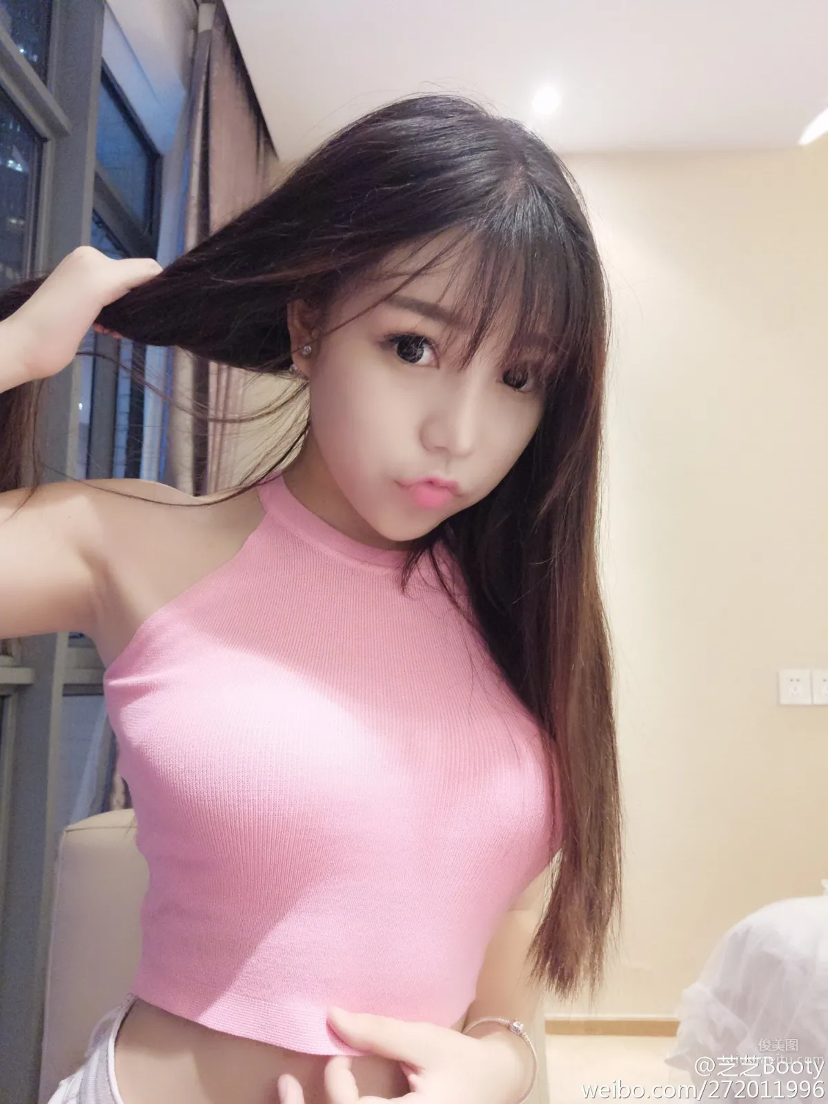 芝芝Booty- 俏皮女主播私房照 16