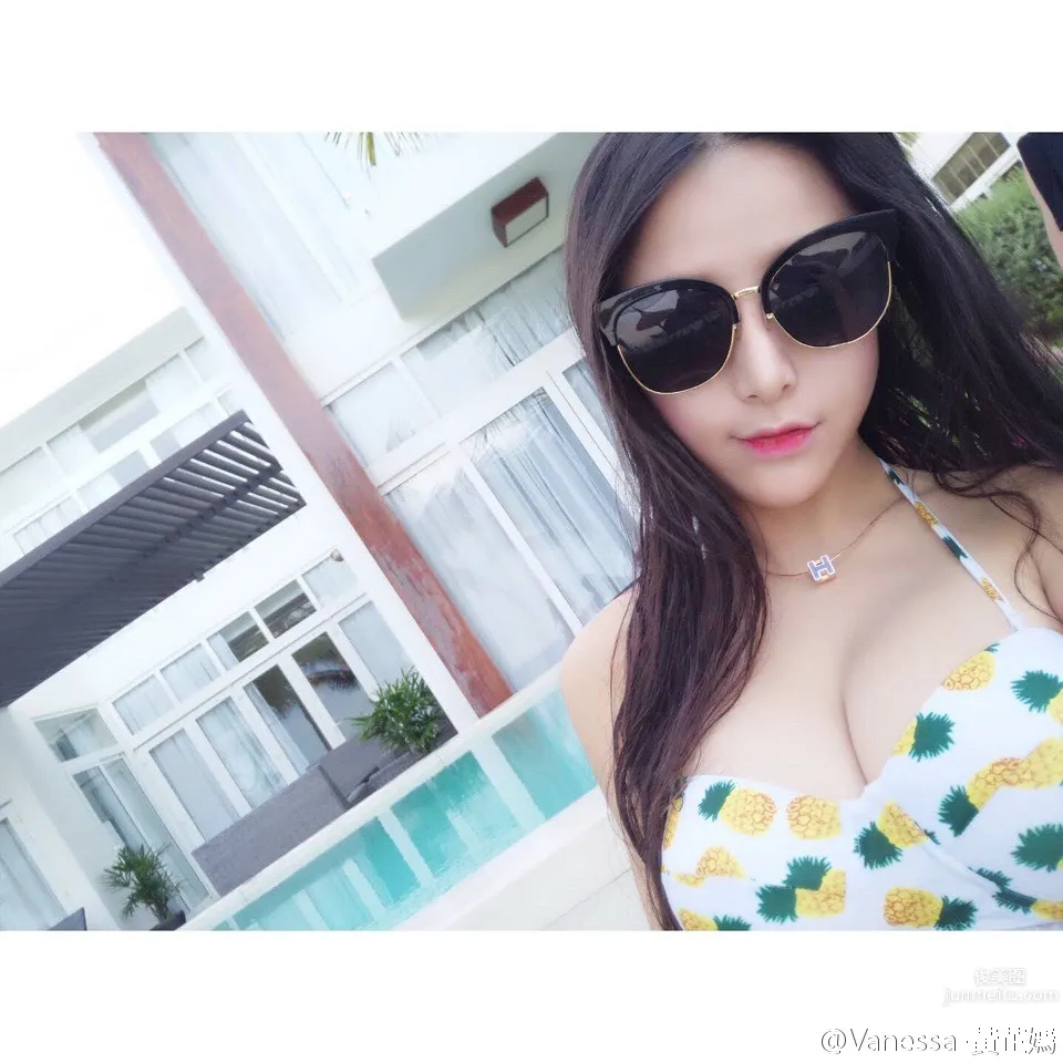 黃芷嫣Vanessa- 碎花比基尼好誘人 3
