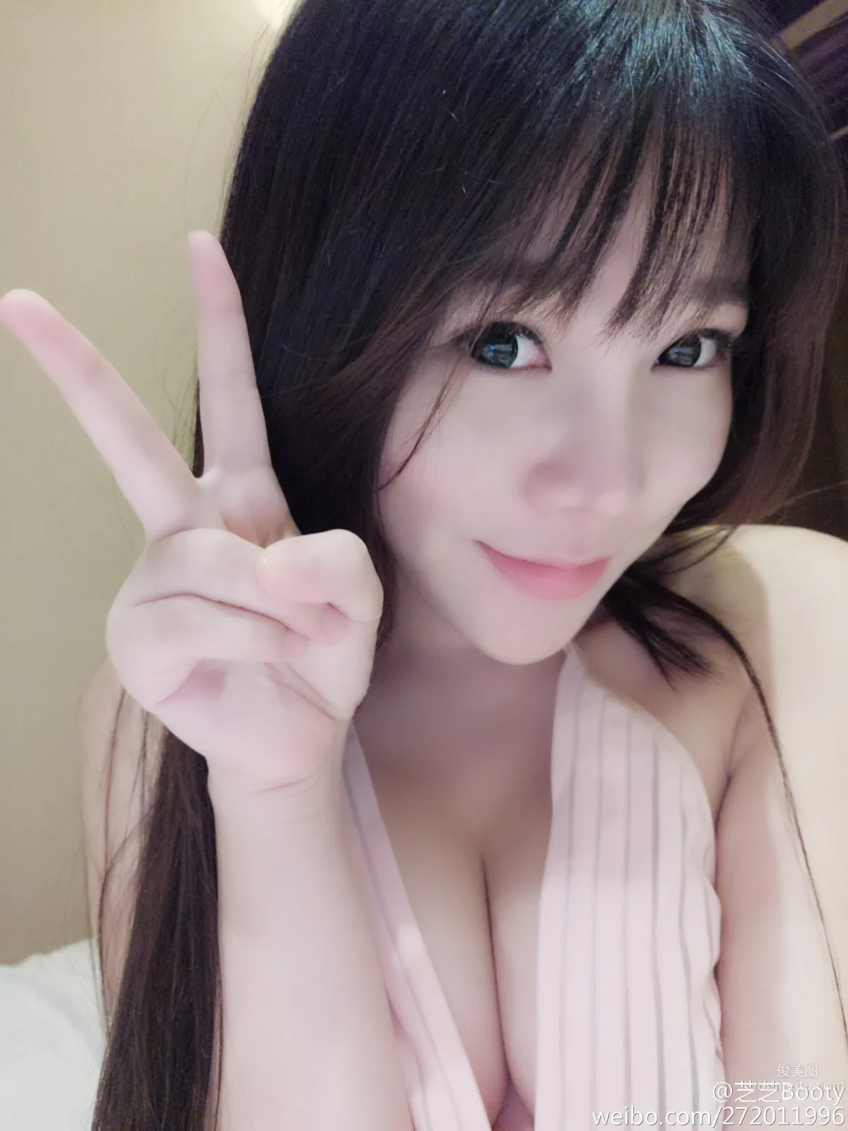 芝芝Booty- 俏皮女主播私房照 9