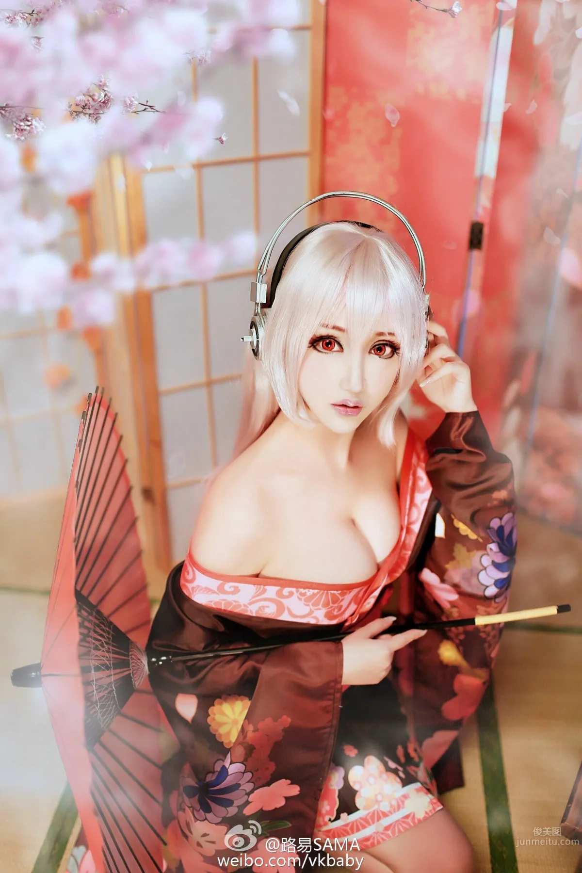 路易SAMA- 2016ChinaJoy微鲸展台SG 29