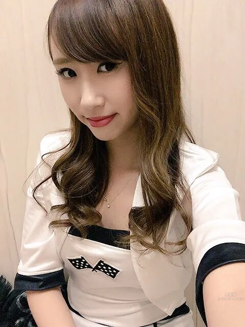 瀬戸ういか- 俏丽赛车女模私房照_22