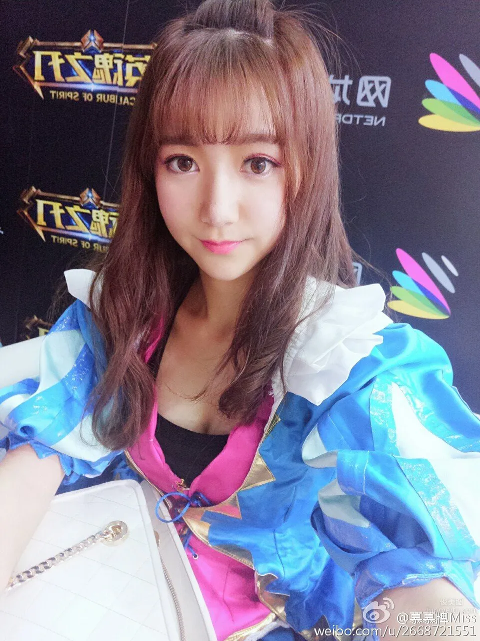 盛甯甯- ChinaJoy 2016 網龍展台SG 11