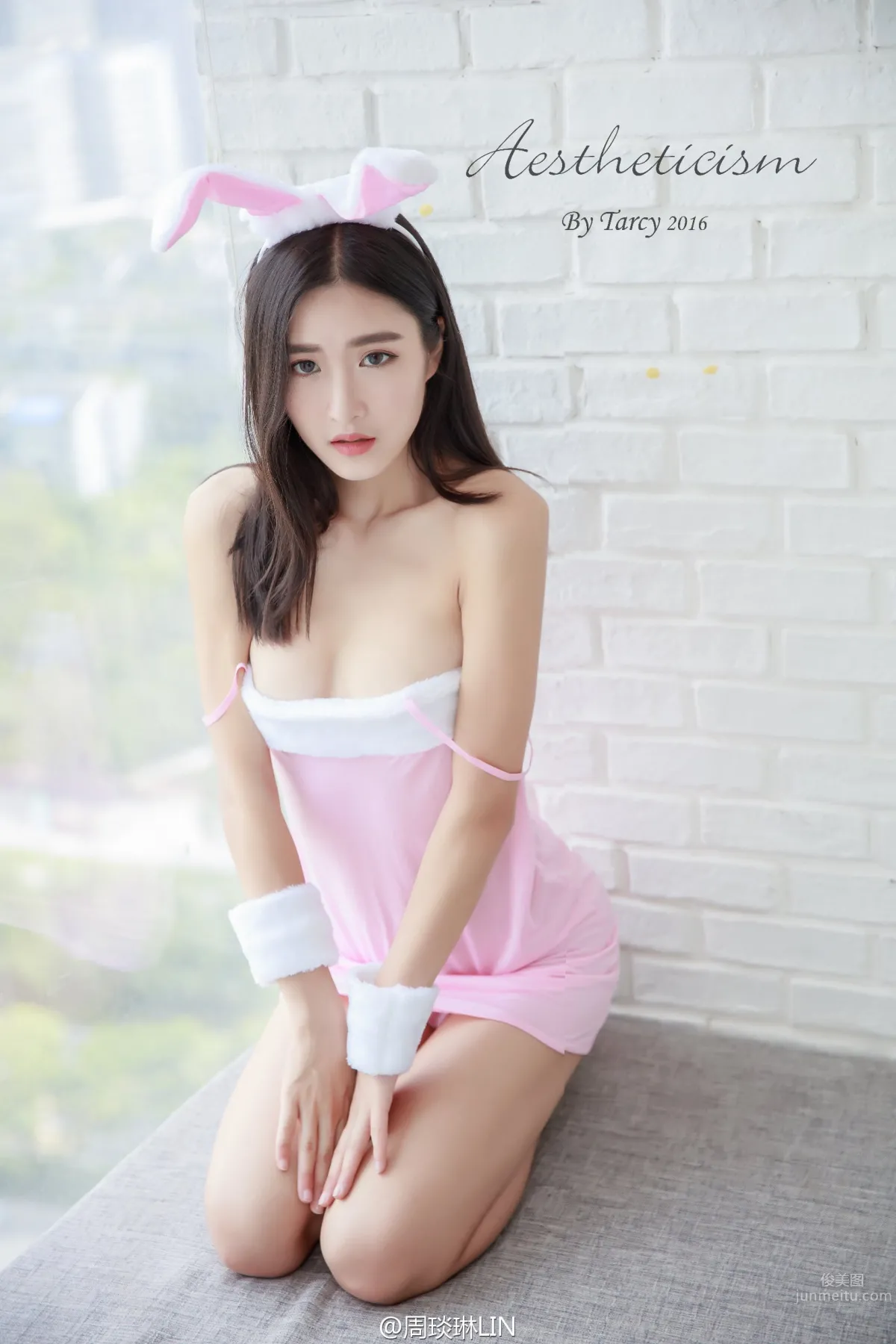 周琰琳- 時尚美腿車模魅惑寫真 8