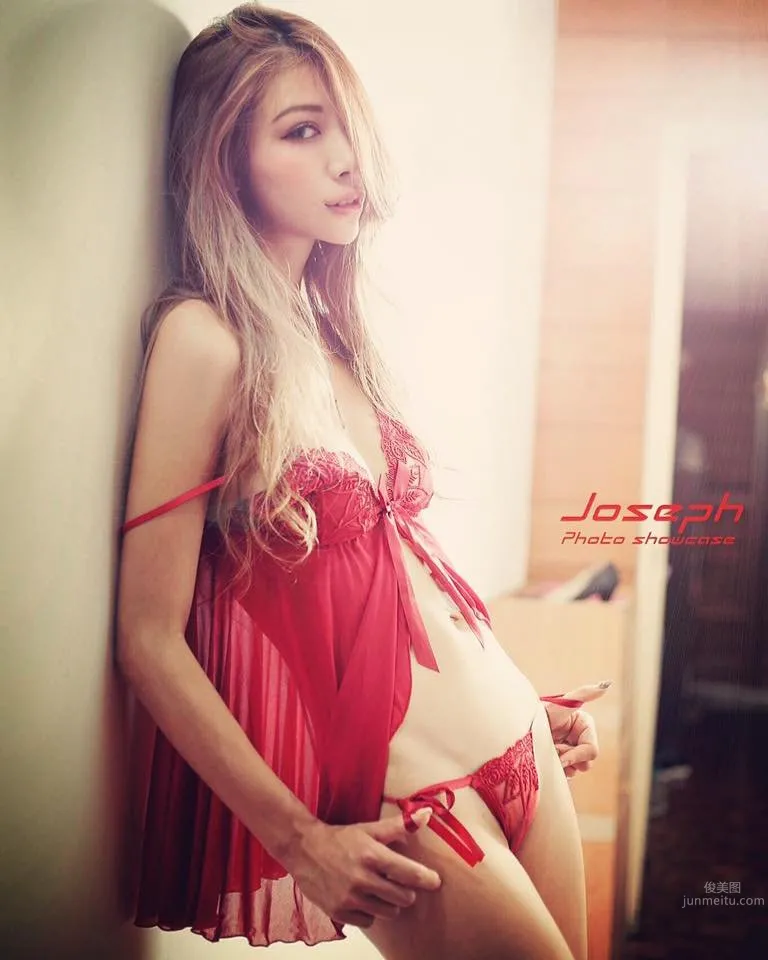 何允臻- 長腿C奶小蠻腰性感美照大放送 25