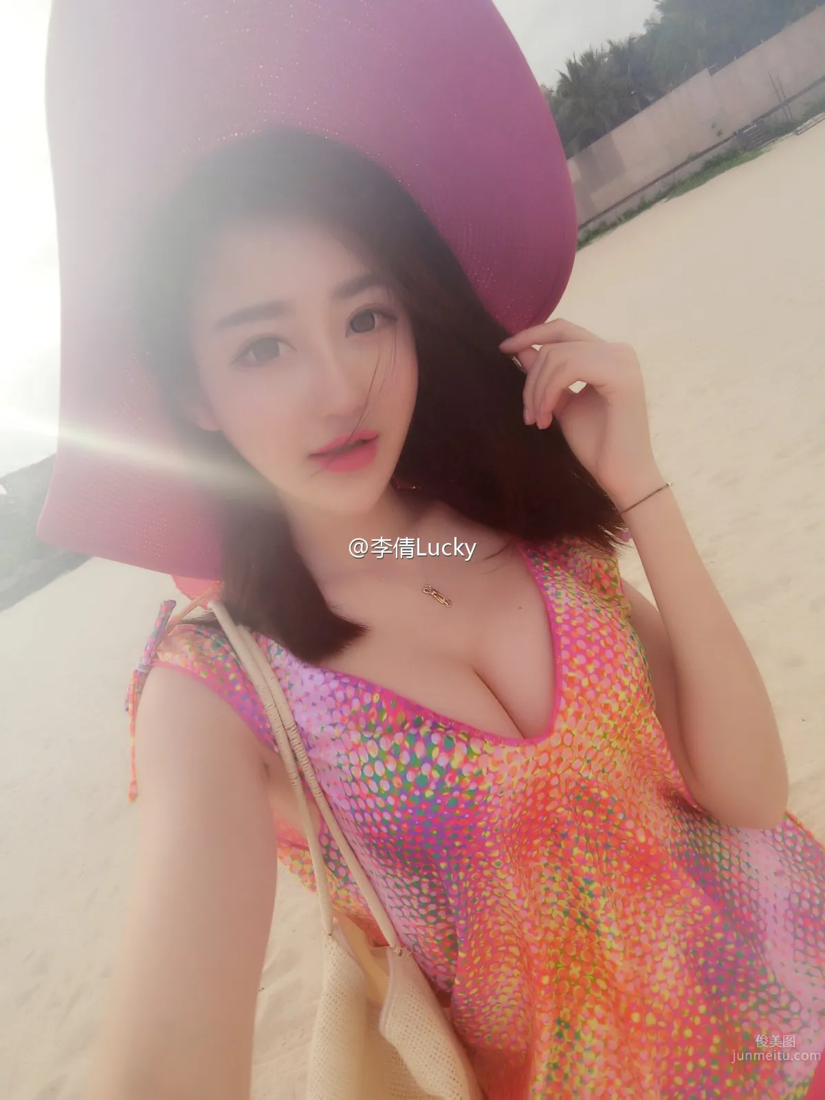 李倩Lucky- 比基尼美照實在誘人 3