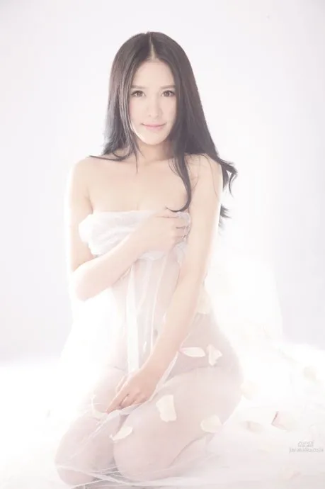 王夢瑤Aimee- 香豔美臀勾魂寫真 17
