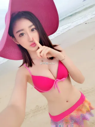 李倩Lucky- 比基尼美照實在誘人