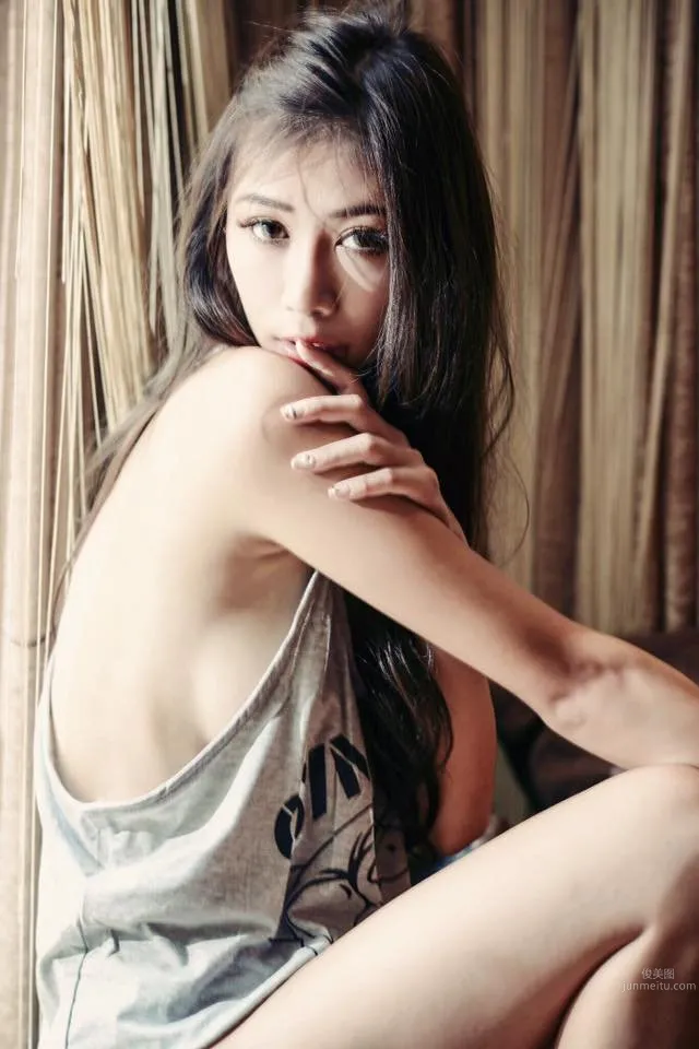 何允臻- 長腿C奶小蠻腰性感美照大放送 34
