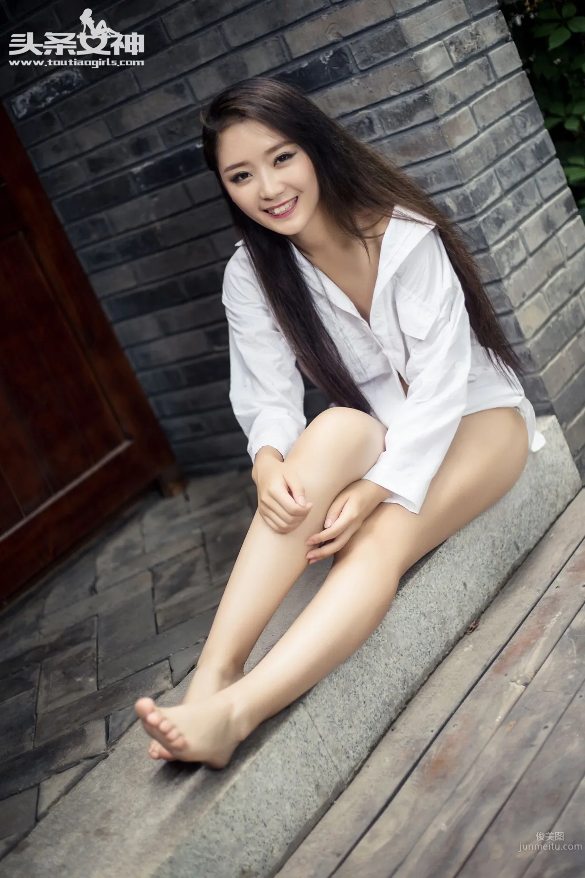 蛋蛋- [TouTiao头条女神] 2016-06-29 长发如水，目光如水，诱惑如水_0