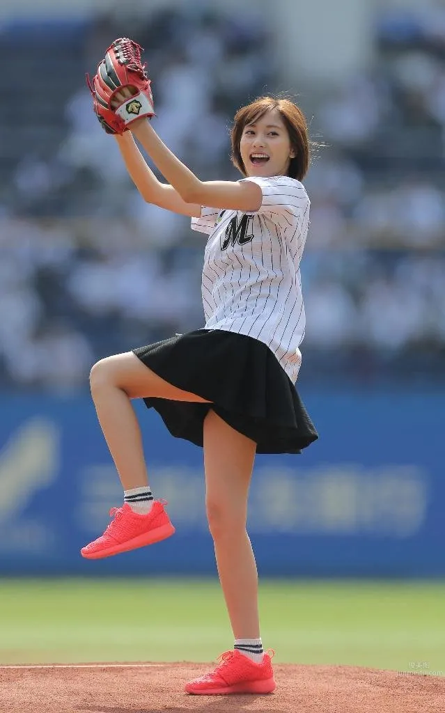 佐野雛子- 小惡魔美女就算短發也是魅力難擋 47