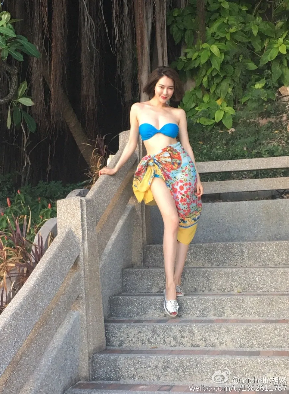 胡然- 短發氣質美女微博私房照 8