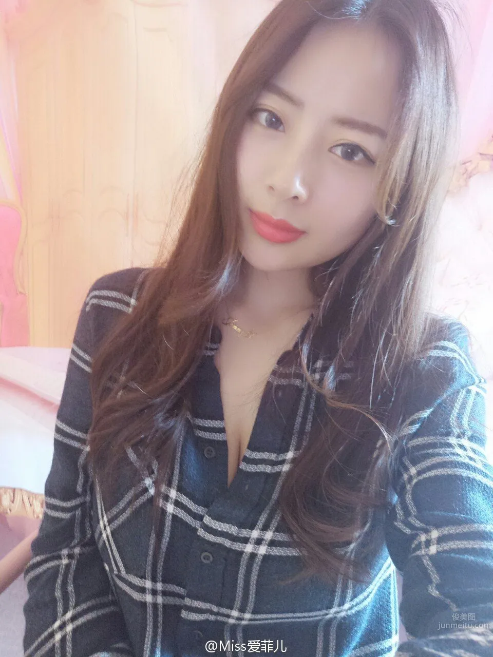 Miss愛菲兒- 32H天然大白兔美女主播 18