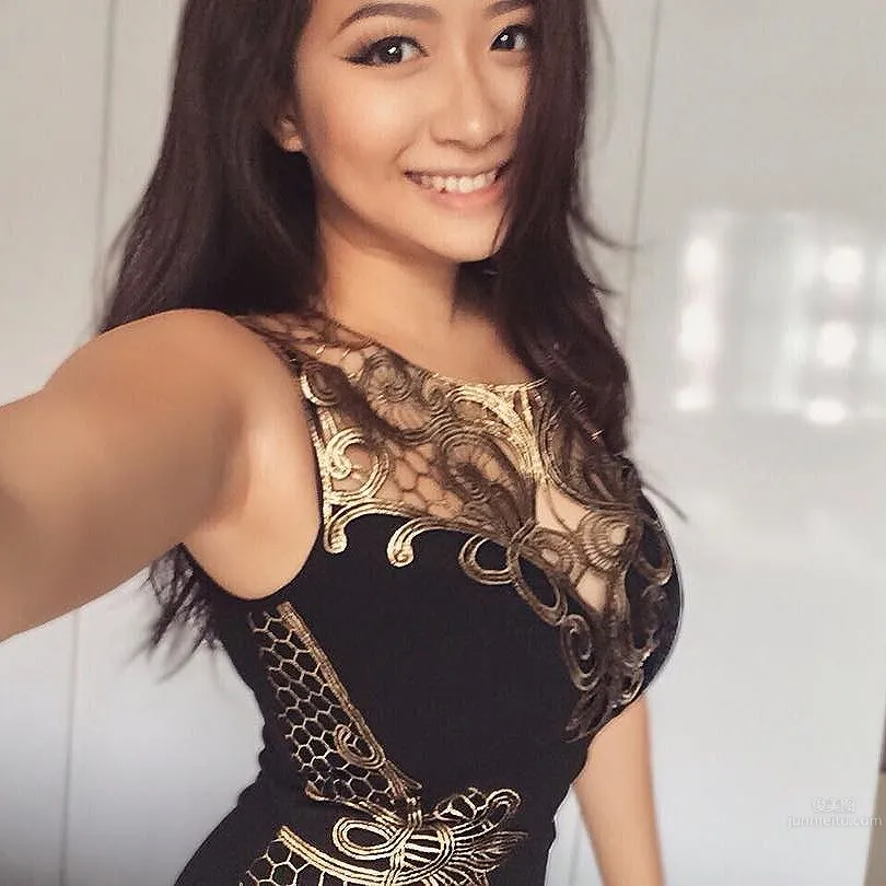 Anna En- 新加坡正妹化妝師身材太「兇」狠 31
