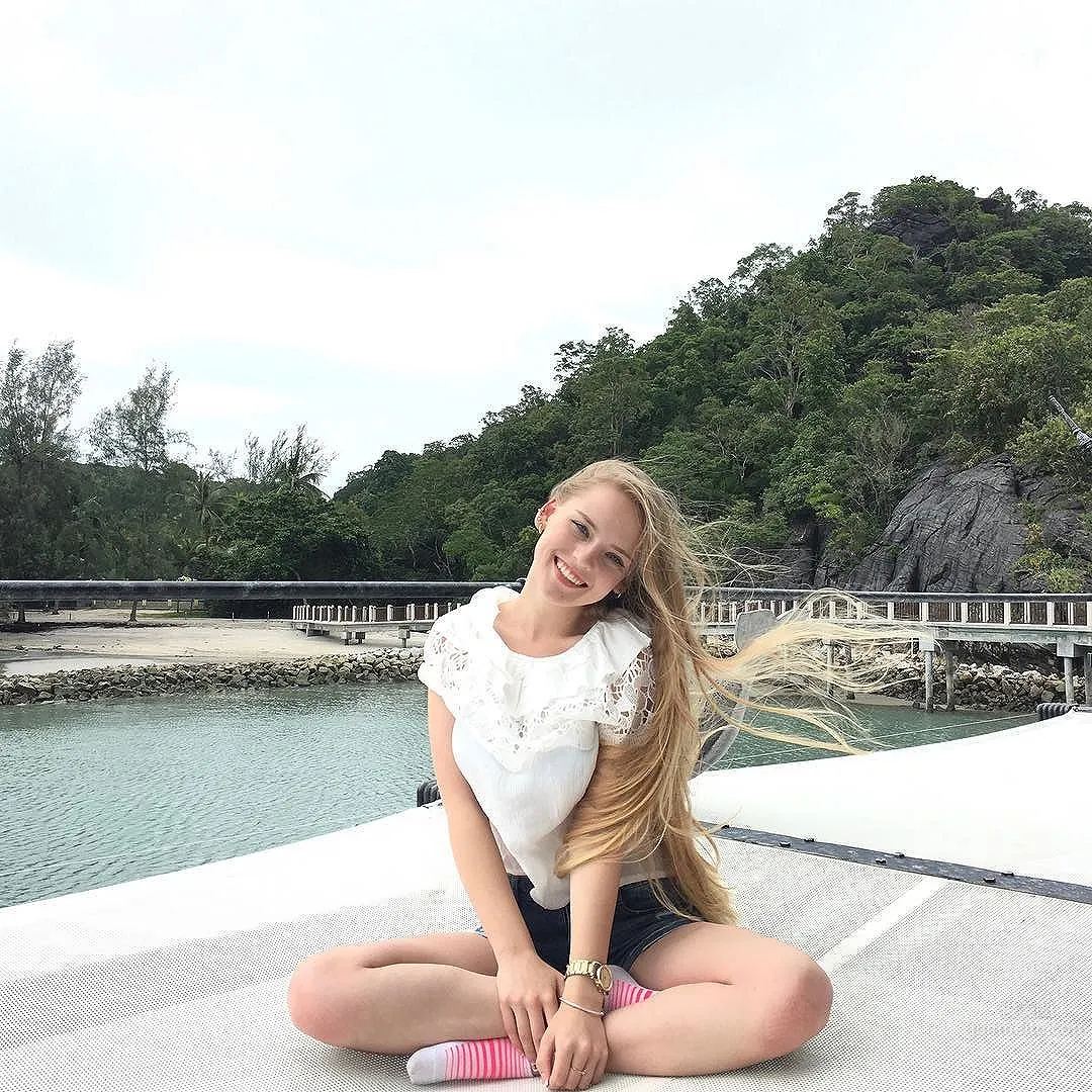 Oksana Neveselaya- 全球最性感數學老師海量私房照 37