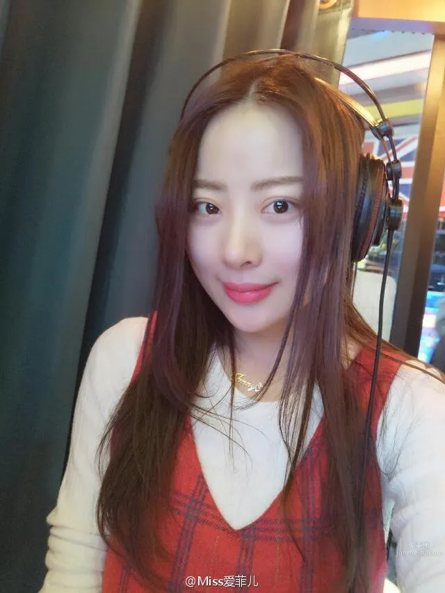 Miss愛菲兒- 32H天然大白兔美女主播 26