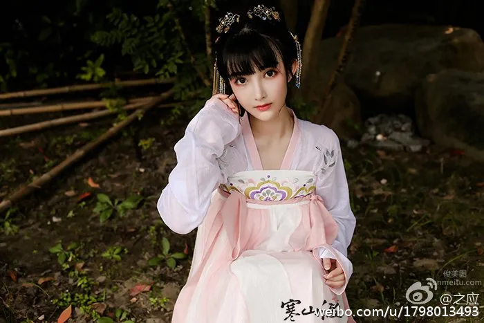 之應- 蘿莉妹子俏皮寫真