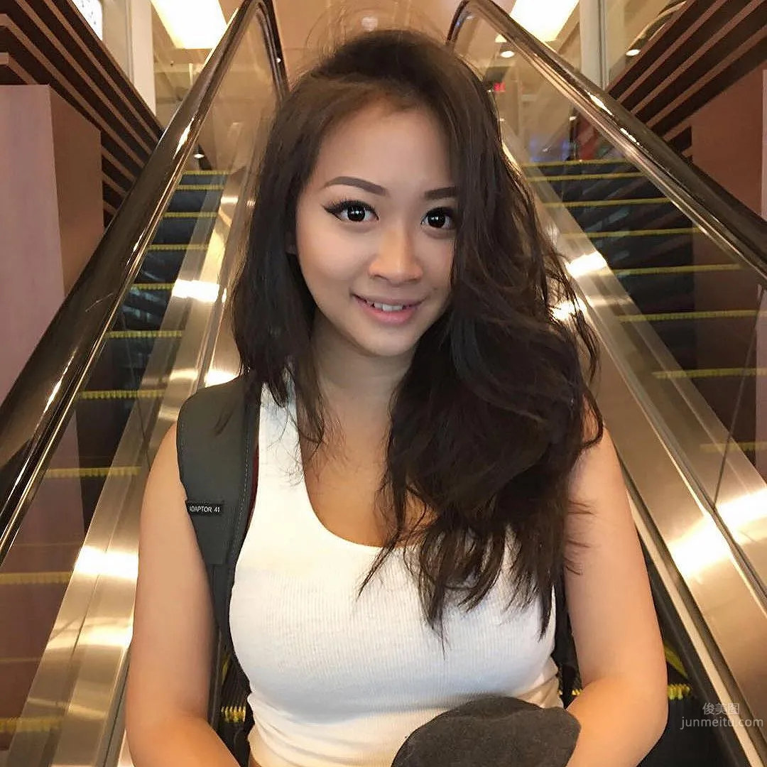 Anna En- 新加坡正妹化妝師身材太「兇」狠 27