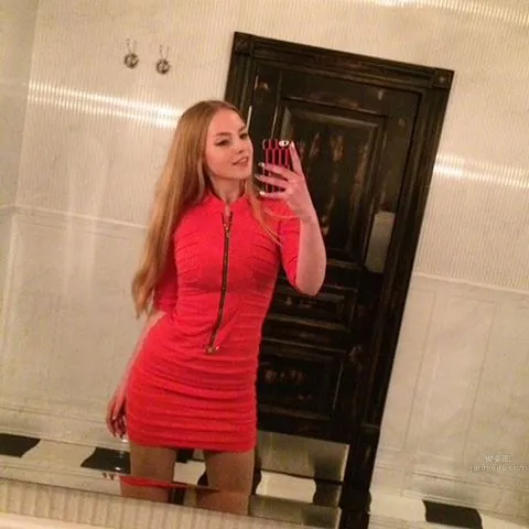 Oksana Neveselaya- 全球最性感數學老師海量私房照 25