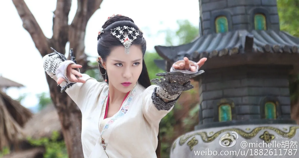 胡然- 短發氣質美女微博私房照 17