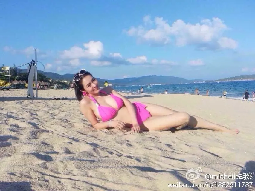 胡然- 短發氣質美女微博私房照 20