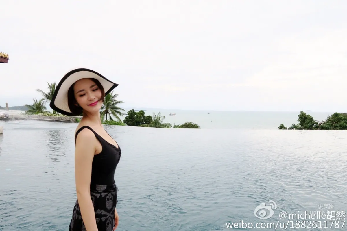 胡然- 短發氣質美女微博私房照 14