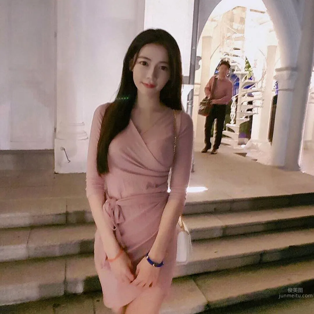 翁圓(WengYuan)- 滑嫩美腿和小兇溝的絕美組合 17