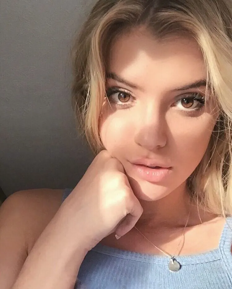 Alissa Violet- 最火辣的美國搞笑藝人 11