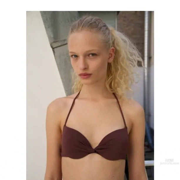 Frederikke Sofie- 丹麦少女冷艳IG私房照_0