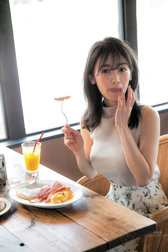 泉裡香(浜千咲)- 人生初次比基尼寫真 12
