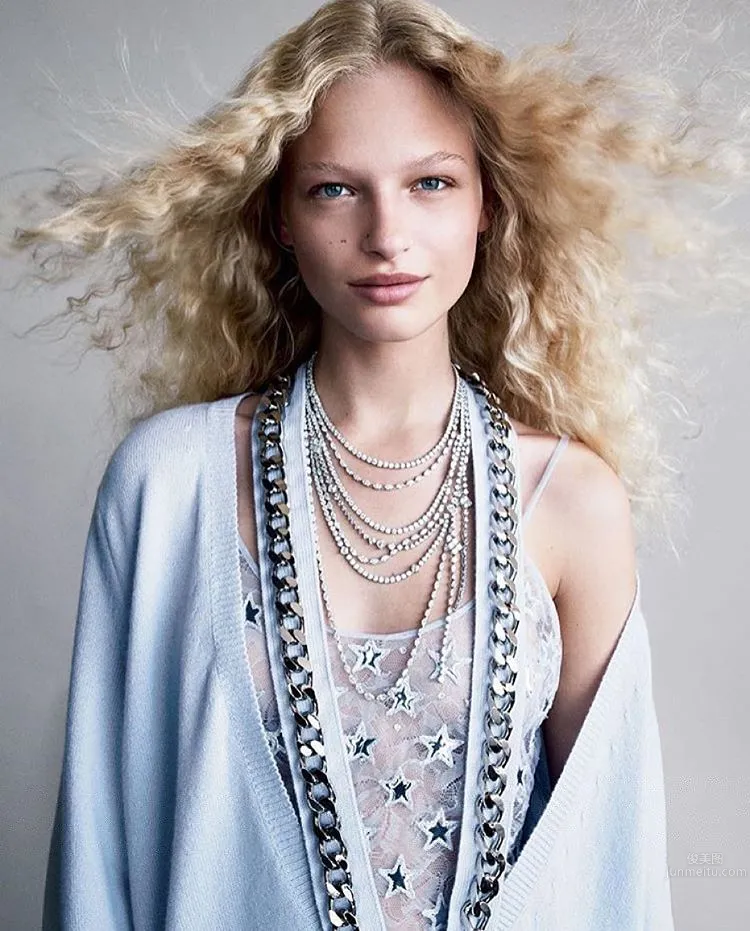 Frederikke Sofie- 丹麦少女冷艳IG私房照_3
