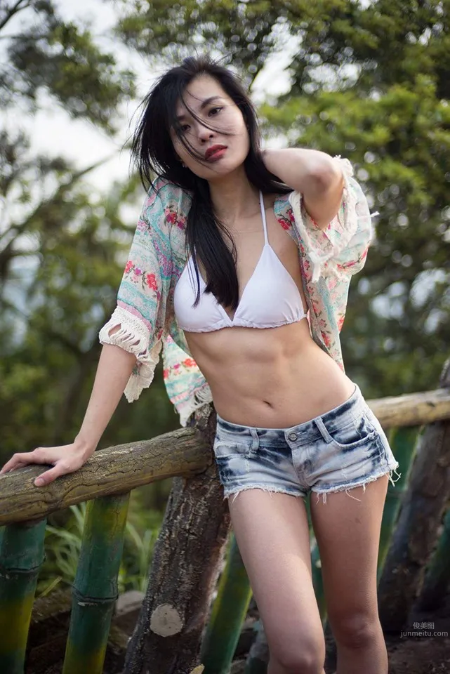 Ainslee Wang- 冰山美人性感藝術寫真 6