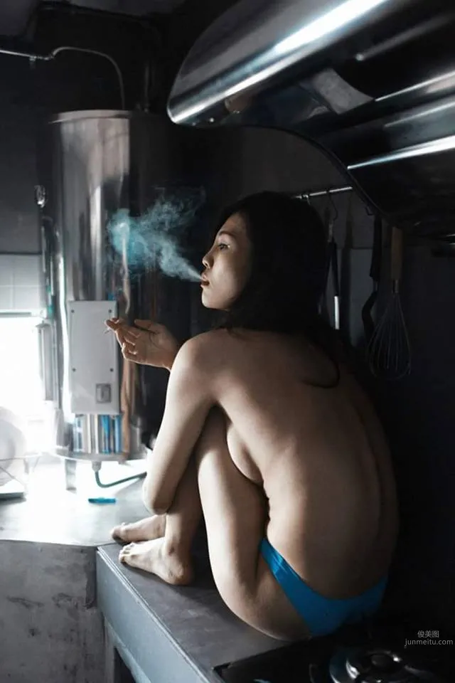 Ainslee Wang- 冰山美人性感藝術寫真 2