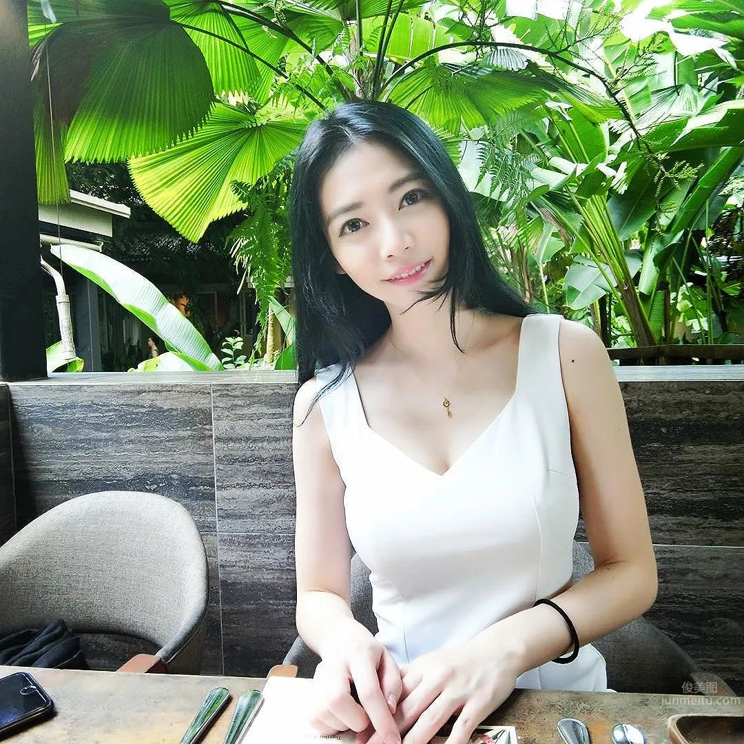 翁圓(WengYuan)- 滑嫩美腿和小兇溝的絕美組合 4
