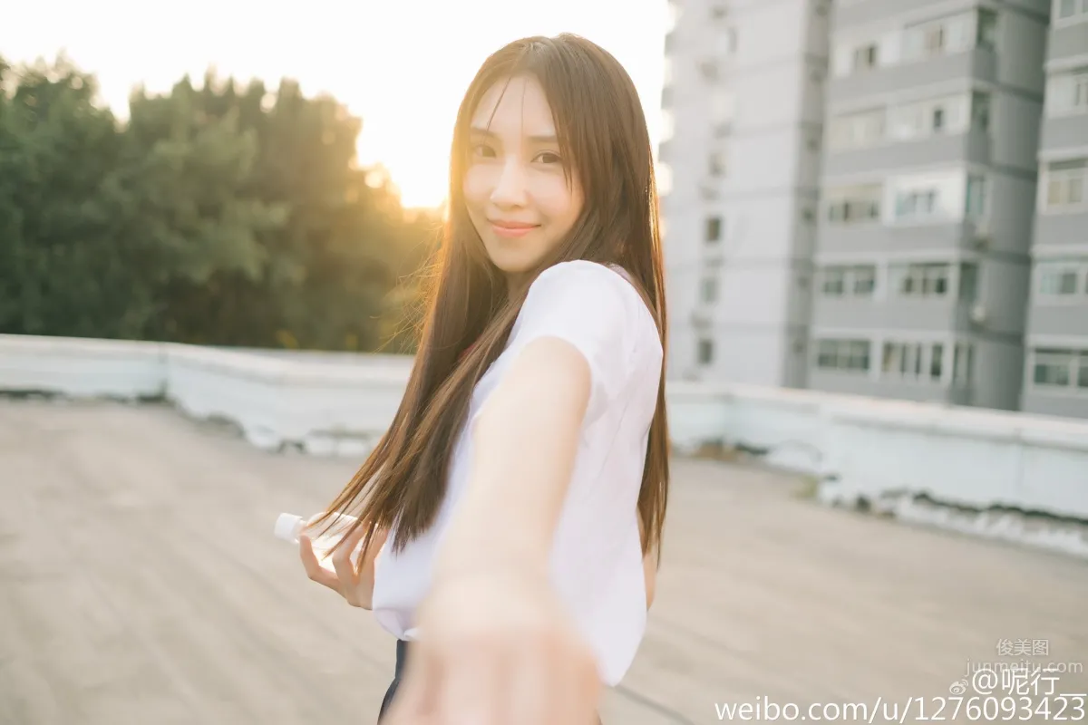 呢行- 青涩妹子超养眼外拍写真_7