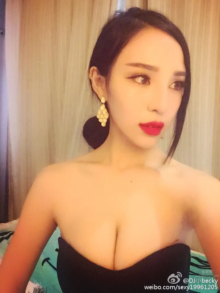 DJ Becky- 火辣性感身材私房照 24
