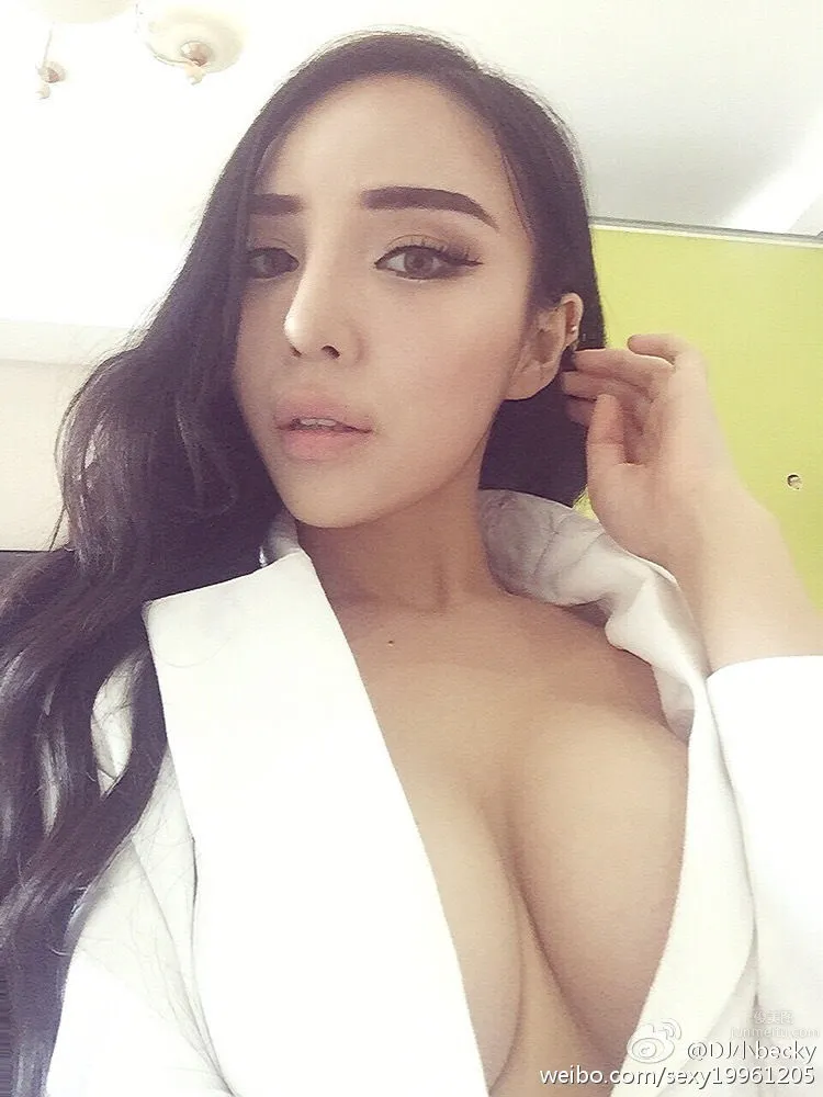 DJ Becky- 火辣性感身材私房照 6