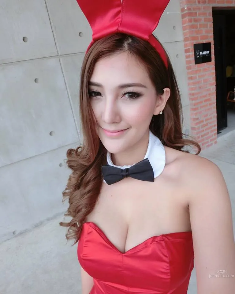 Ployfon Jeeraporn- 性感火辣的兔女郎 13