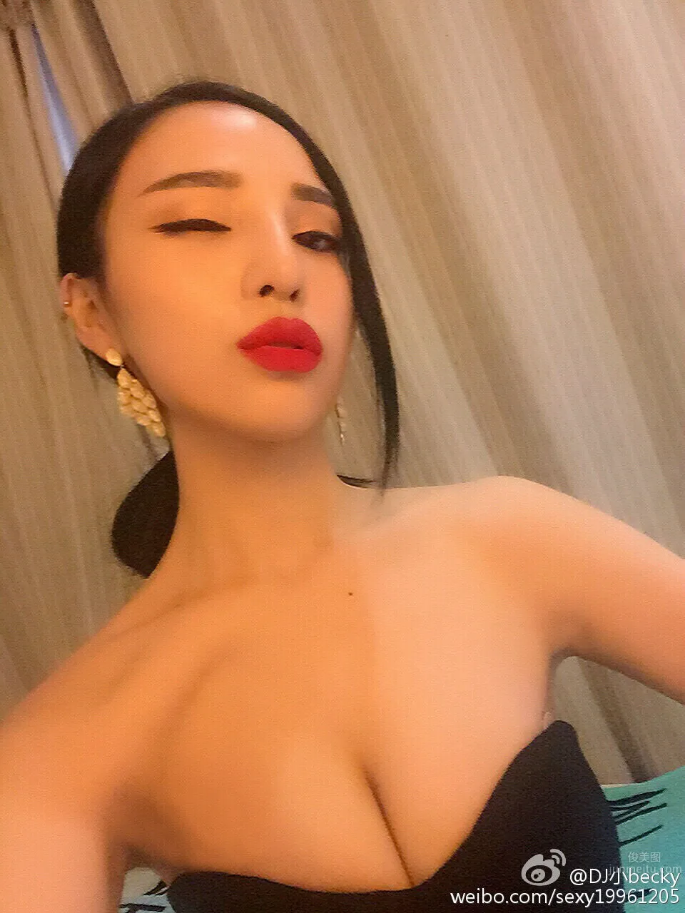 DJ Becky- 火辣性感身材私房照 25