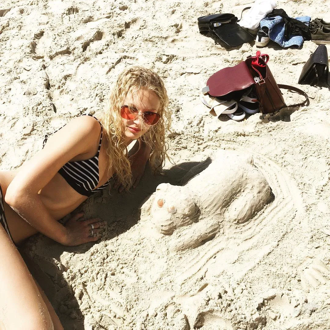 Frederikke Sofie- 丹麦少女冷艳IG私房照_9