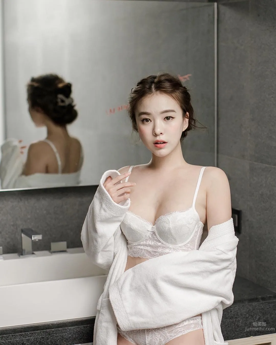 Ha Neul- 南韓雪肌女神IG私房美照 15