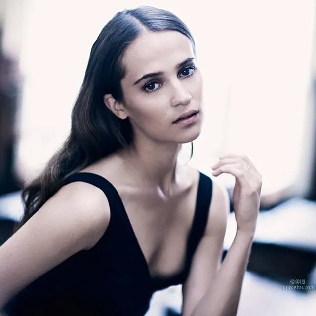 Alicia Vikander- 瑞典第一美人私房照_34