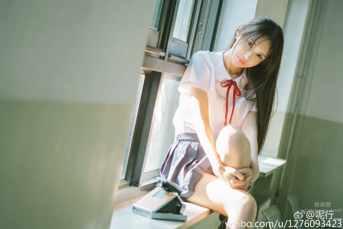 呢行- 青涩妹子超养眼外拍写真_2