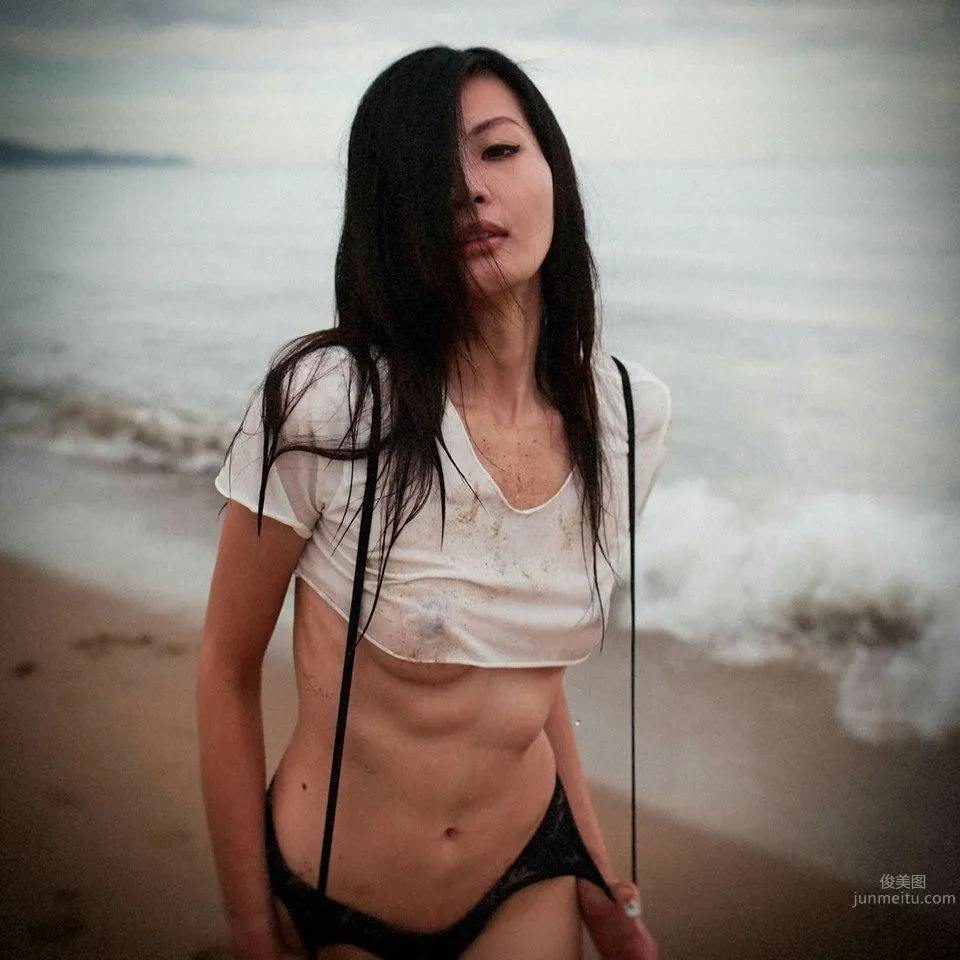 Ainslee Wang- 冰山美人性感藝術寫真 22