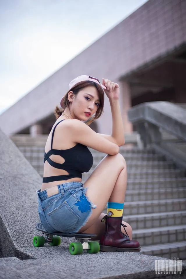 孫莎莎- 台灣大提琴音樂才女美胸美腿 8