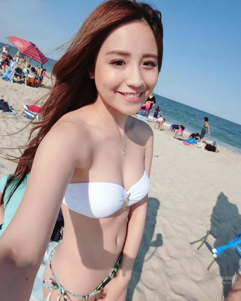 Hebbe Cheng- 高雄氧氣正妹比基尼私房照 15